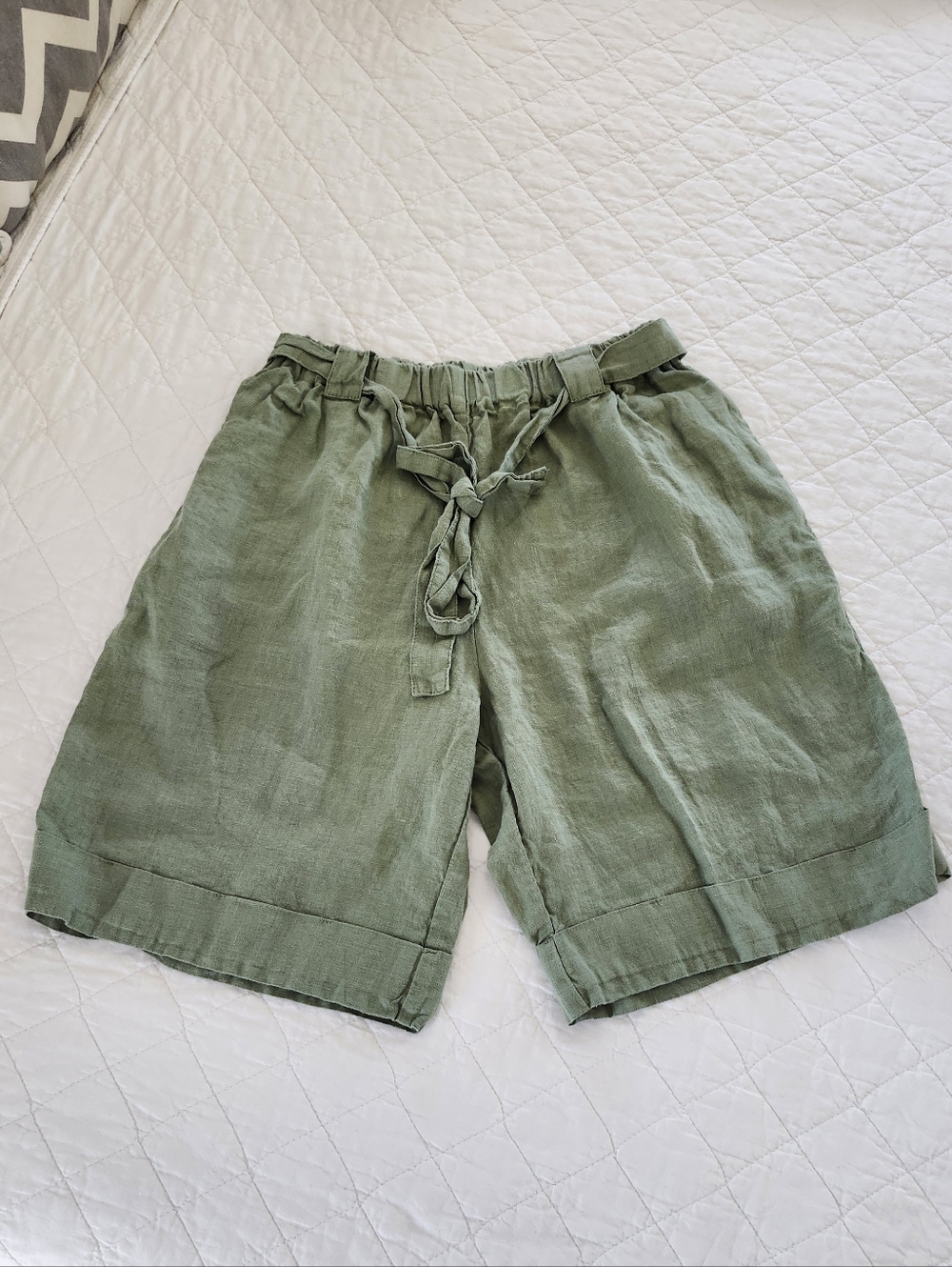 High-Waist Olive Green 100% Linen Women’s Shorts with Tie